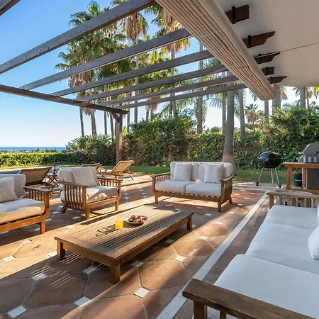 Spacious 6 Bdrm - Golf Lover's Paradise Apartment