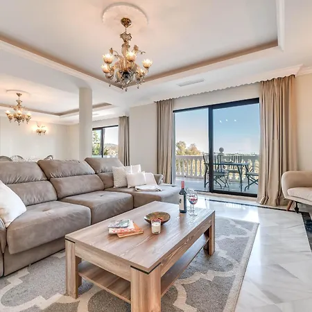 Apartment Spacious 6 Bdrm - Golf Lover's Paradise Marbella
