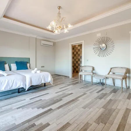 Spacious 6 Bdrm - Golf Lover's Paradise Marbella