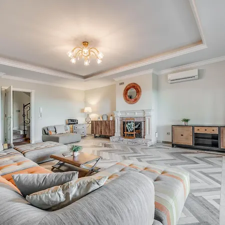 Spacious 6 Bdrm - Golf Lover's Paradise Apartment Marbella